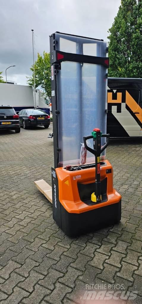 Doosan LSM 12 N Gyalogkíséretű targonca