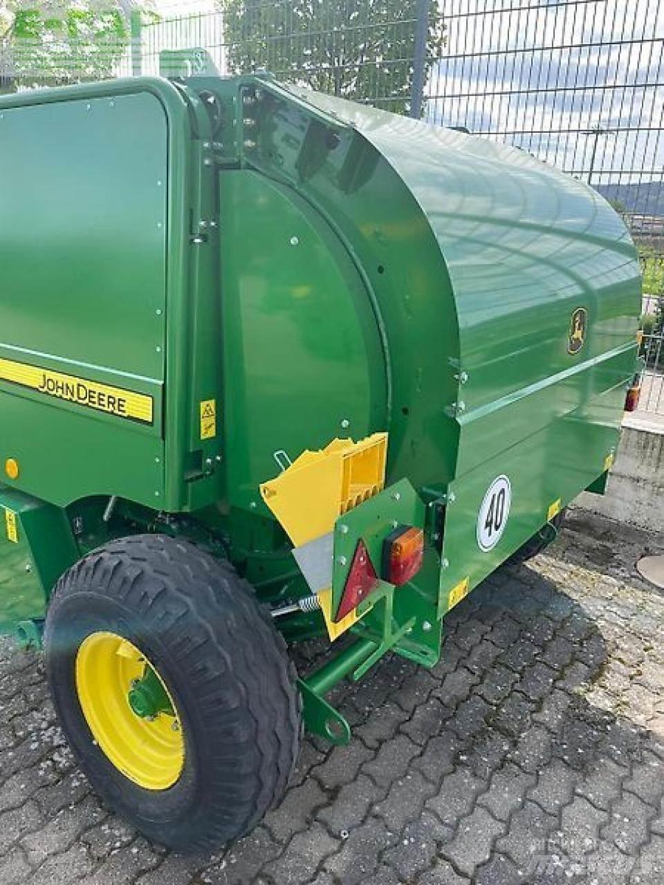 John Deere f440e Szögletes bálázók