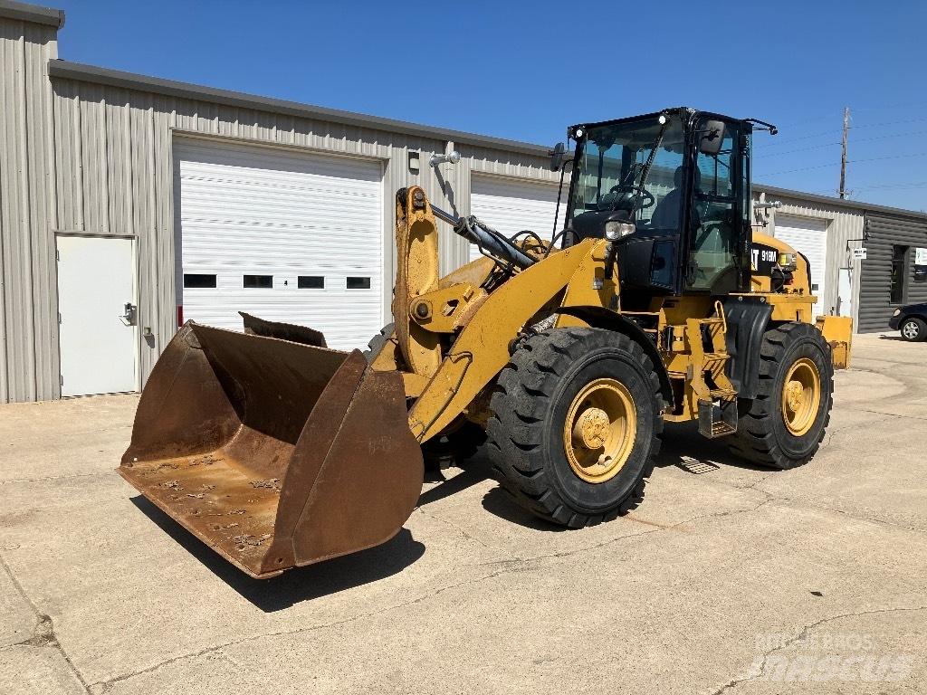 CAT 918 M Gumikerekes homlokrakodók