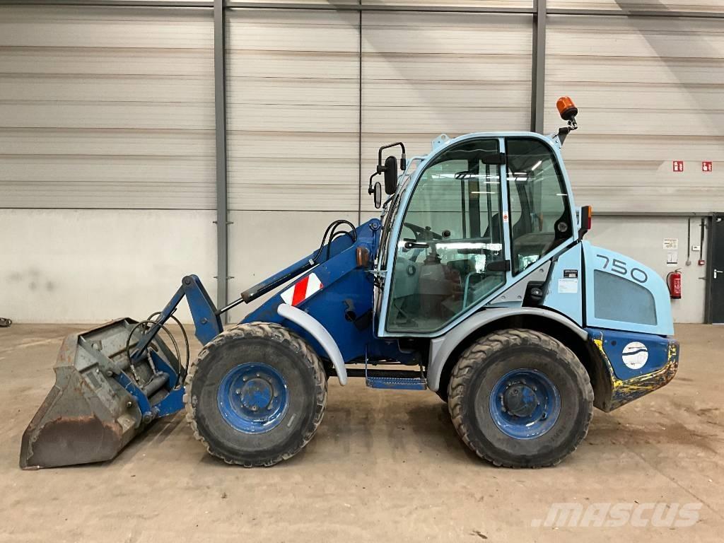 Kramer 750 Gumikerekes homlokrakodók