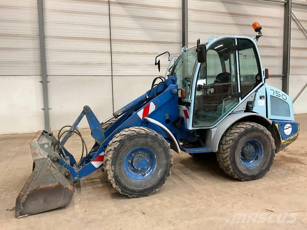 Kramer 750 Gumikerekes homlokrakodók