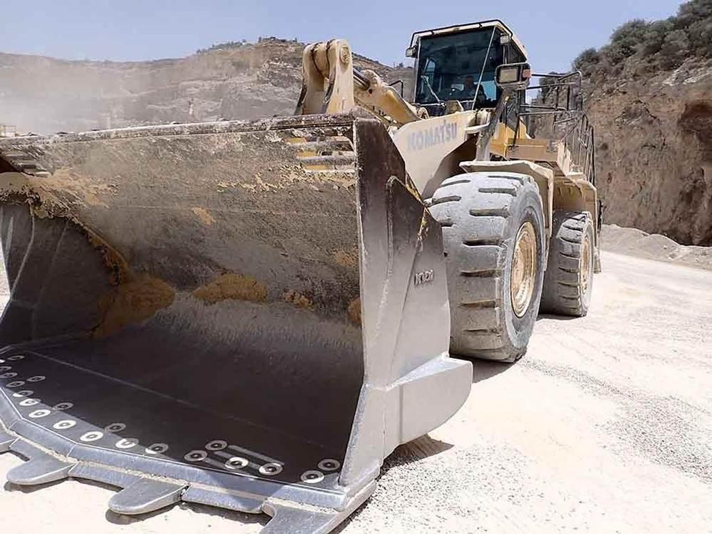 Komatsu WA600-8EO Gumikerekes homlokrakodók