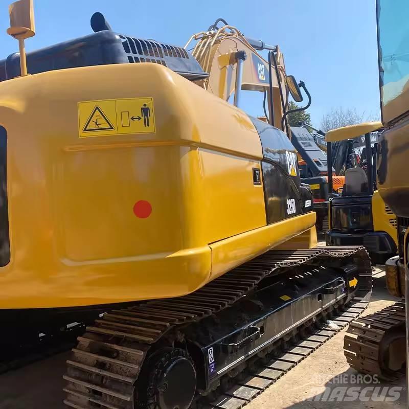CAT 325 D Lánctalpas kotrók
