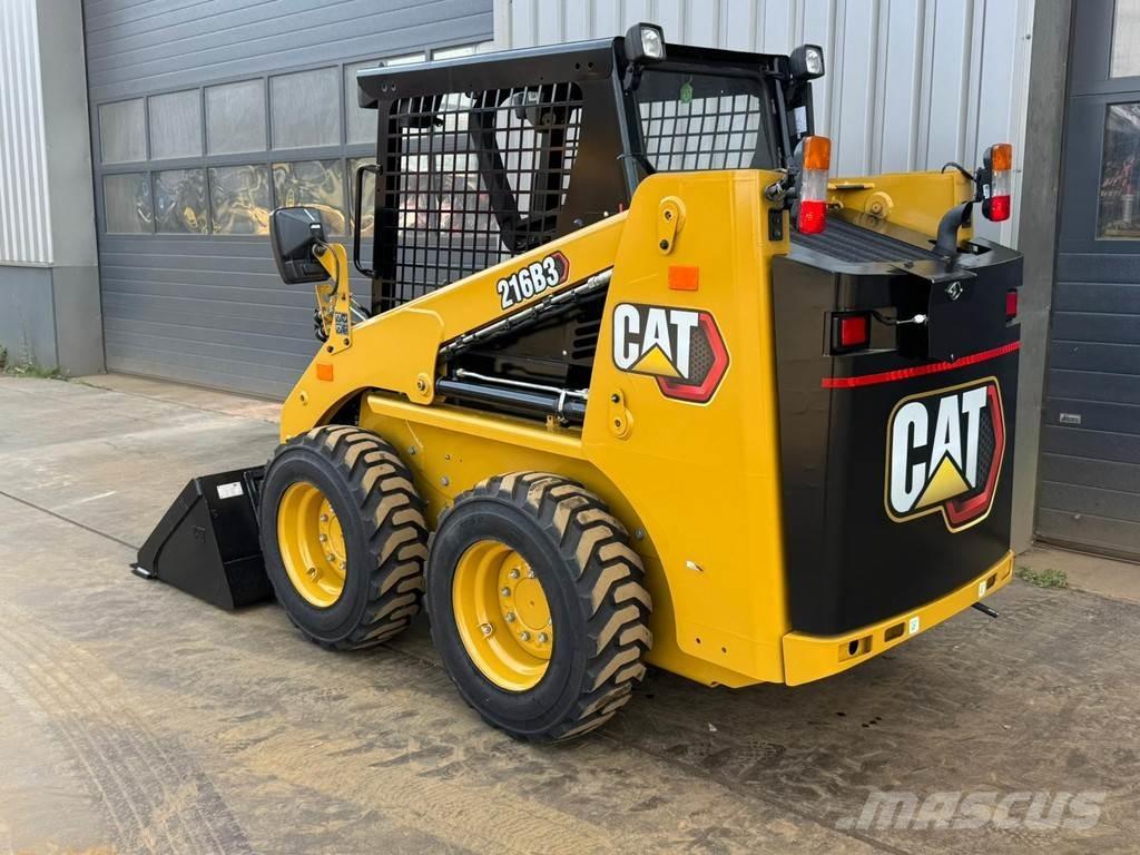 CAT 216B3 Gumikerekes homlokrakodók