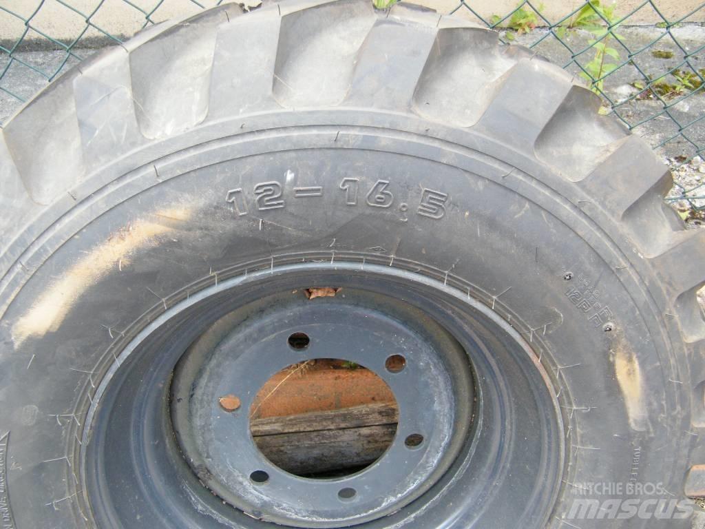 Kumho 12-16,5 Gumiabroncsok, kerekek és felnik