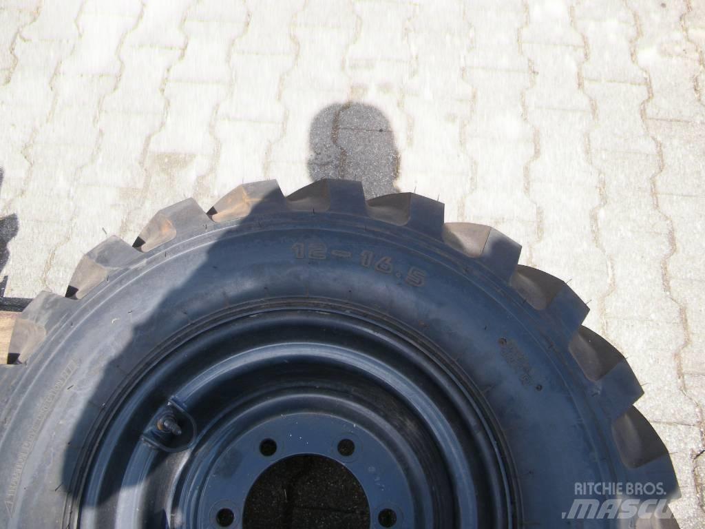 Kumho 12-16,5 Gumiabroncsok, kerekek és felnik
