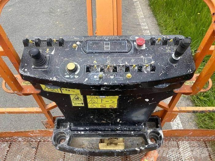 JLG 800AJ Karos emelők