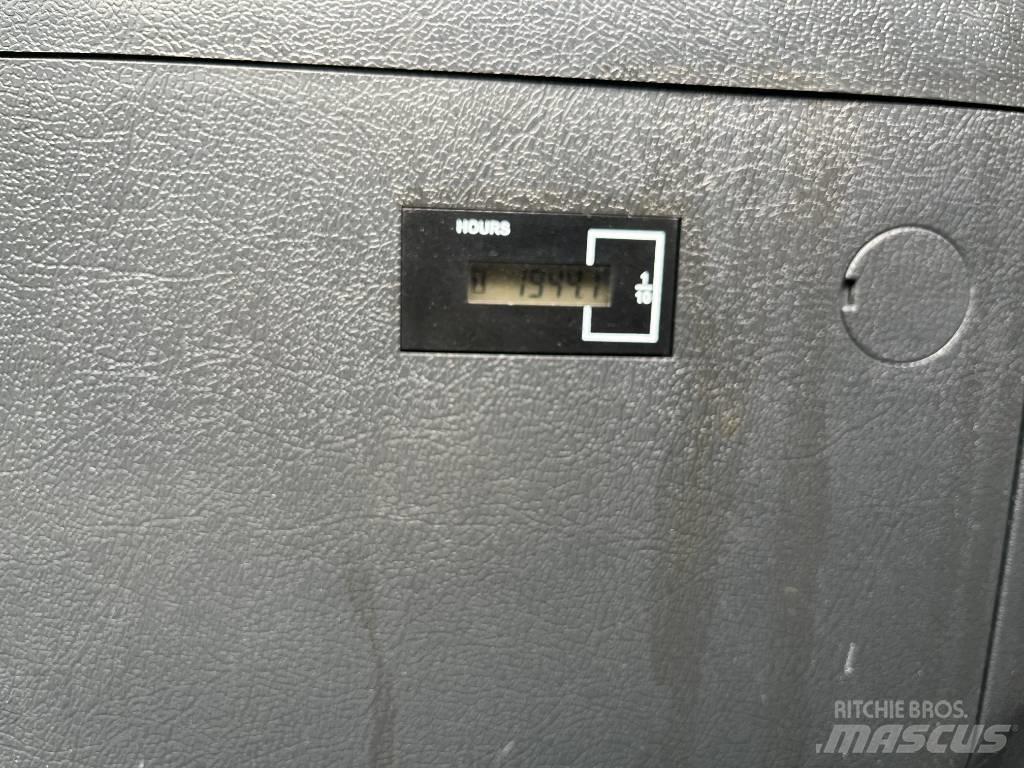 Hyundai HX 140 AL Lánctalpas kotrók