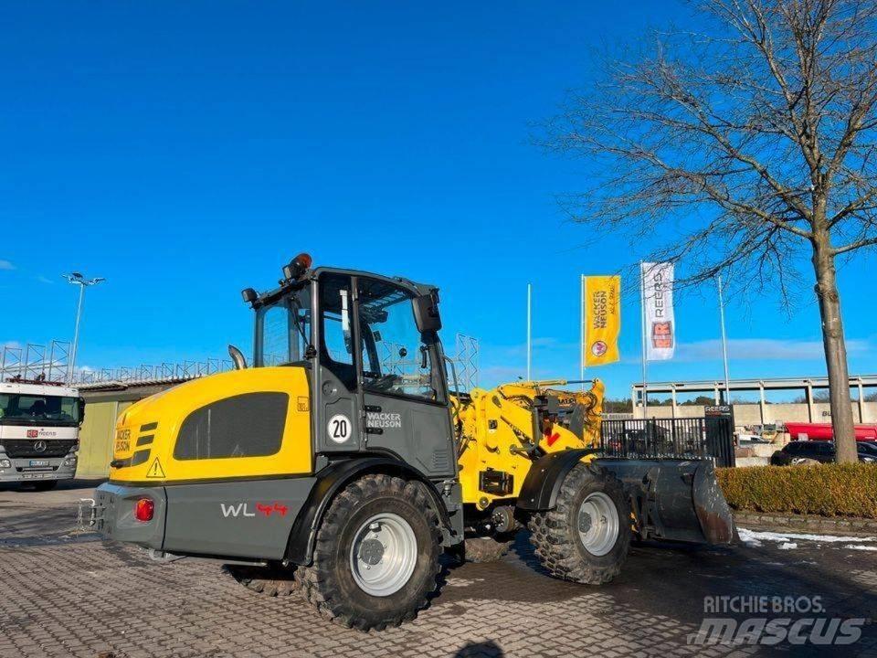 Wacker Neuson WL44 Gumikerekes homlokrakodók