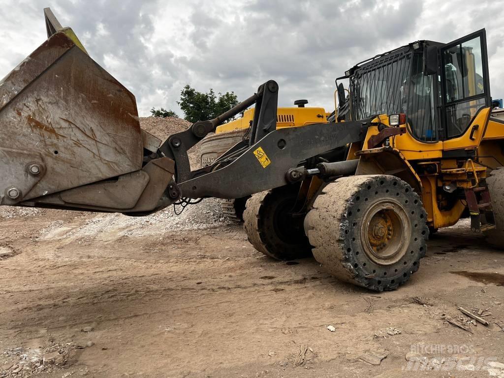 Volvo L 120 F Gumikerekes homlokrakodók