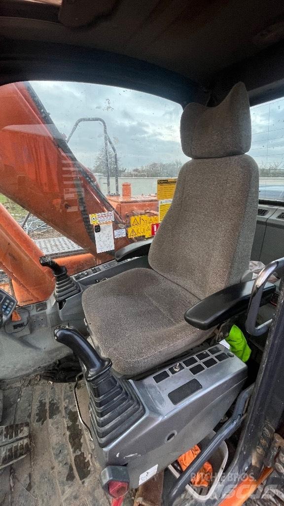 Doosan Dx140 Gumikerekes kotrók
