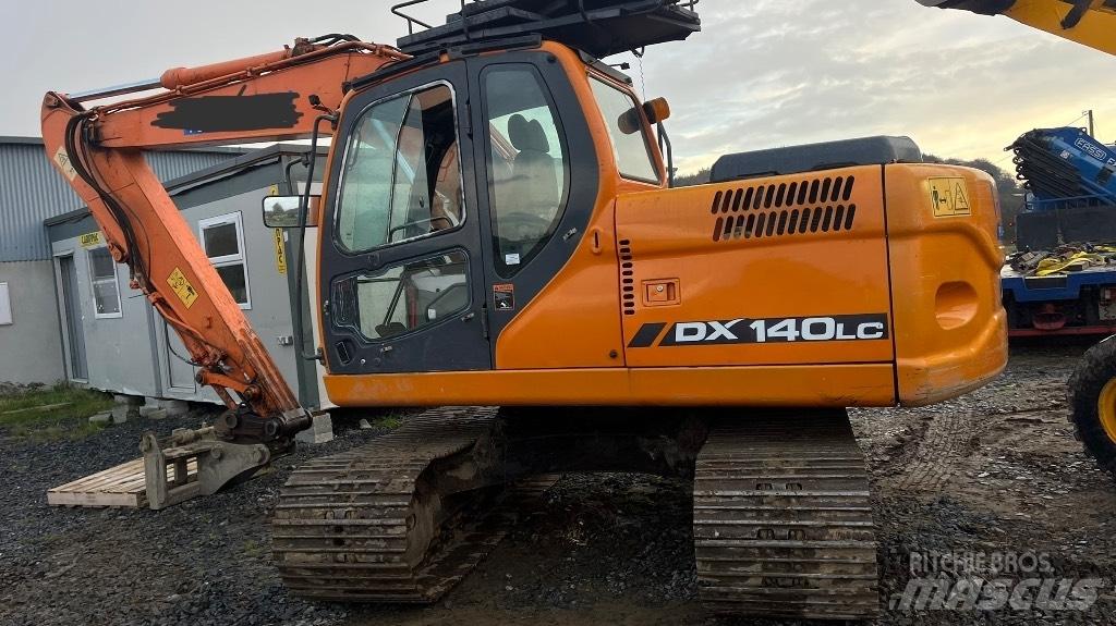 Doosan Dx140 Gumikerekes kotrók