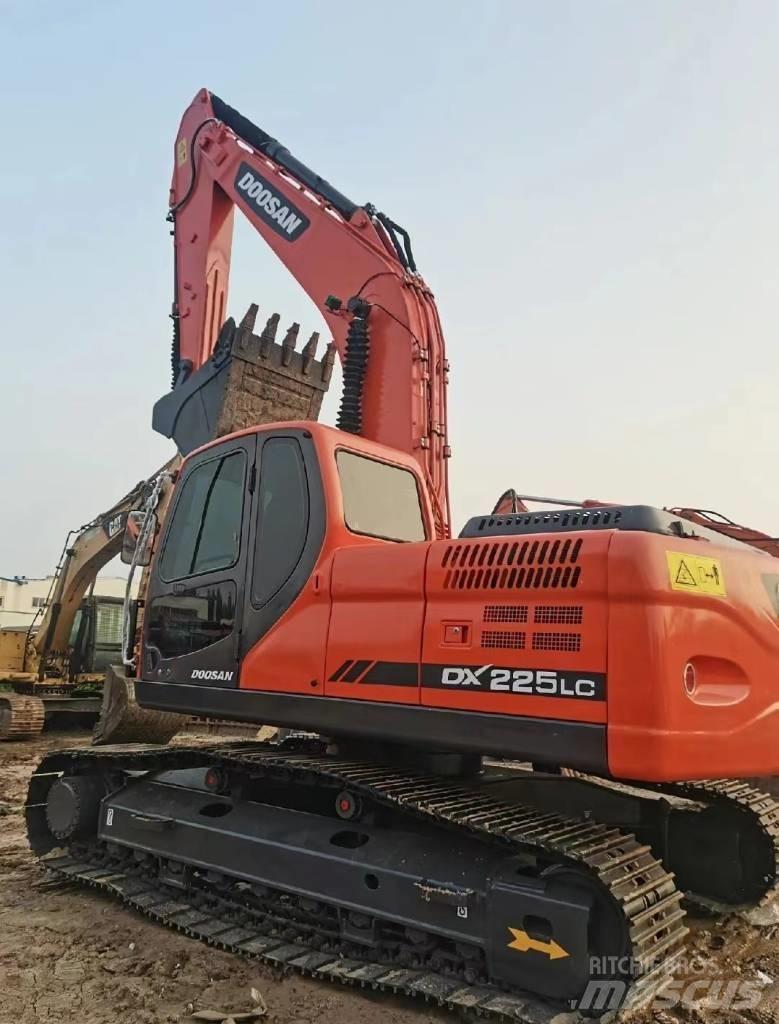 Doosan DX225 Lánctalpas kotrók