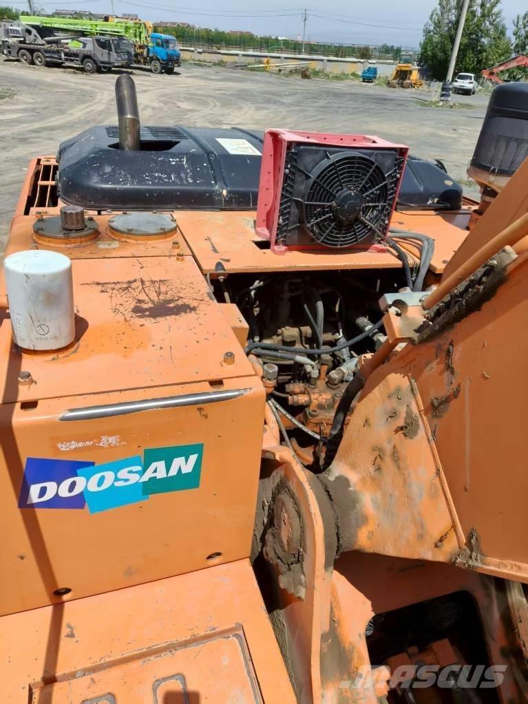 Doosan DH210W-7 Gumikerekes kotrók