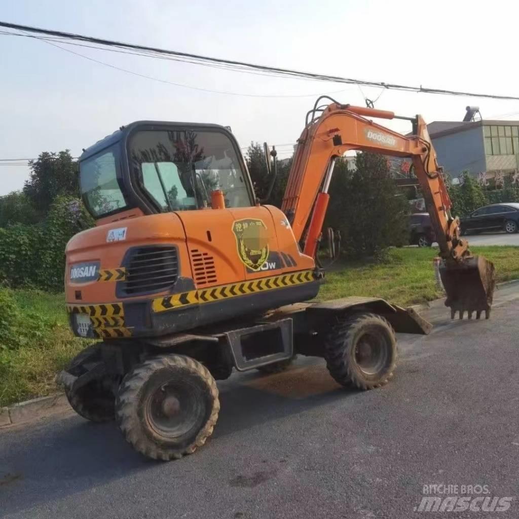 Doosan DX60W Gumikerekes kotrók