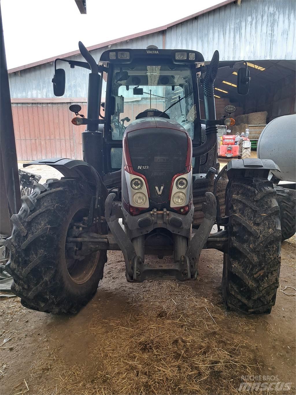 Valtra N123 Traktorok