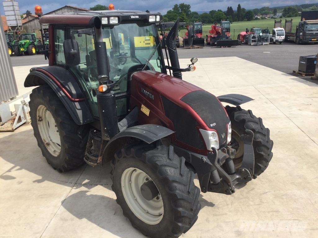 Valtra N123 Traktorok