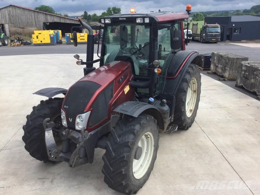 Valtra N123 Traktorok