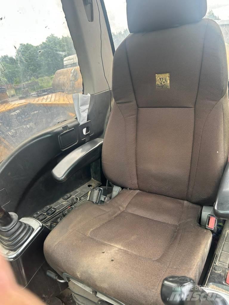 JCB JS 130 LC Lánctalpas kotrók