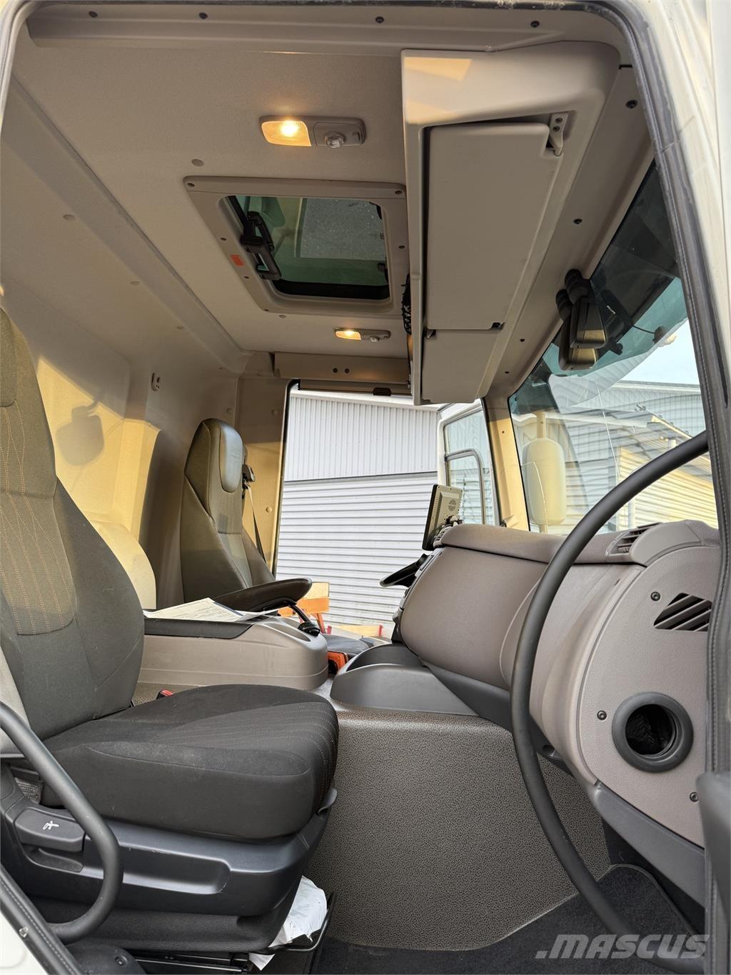 DAF CF 300 FA 4X2 Dobozos teherautók