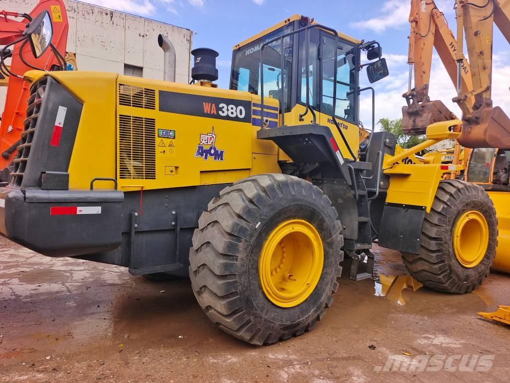 Komatsu WA 380 Gumikerekes homlokrakodók