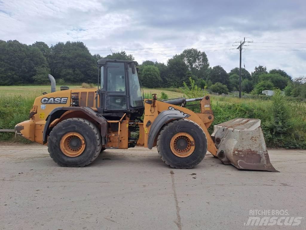 CASE 921 F Gumikerekes homlokrakodók
