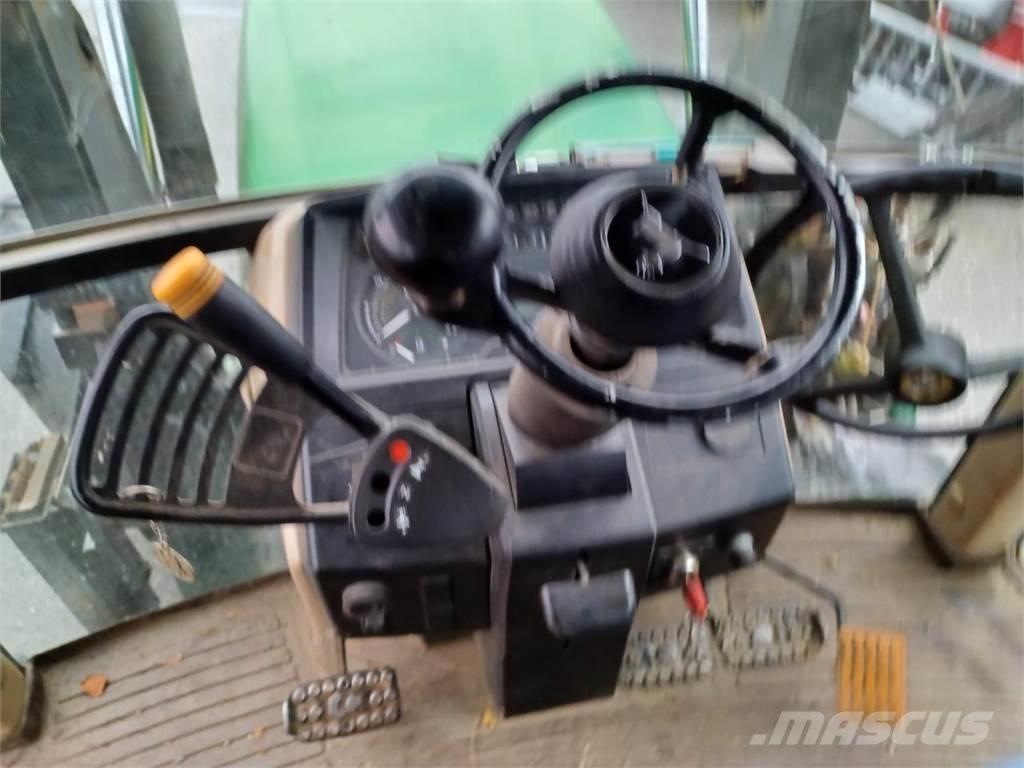 John Deere 6110SE Traktorok