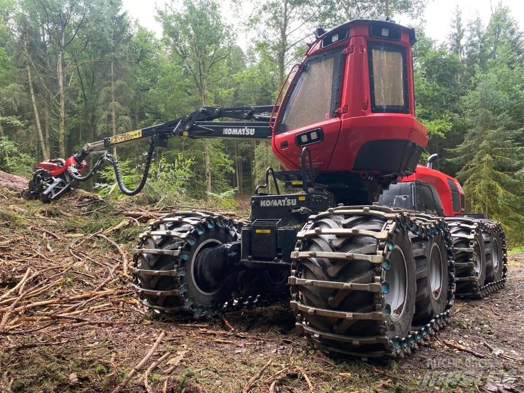 Komatsu 931 XC Betakarítók