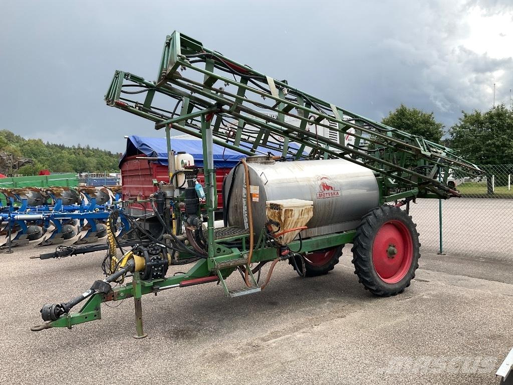 Moteska 2500 Vontatott trágyaszórók