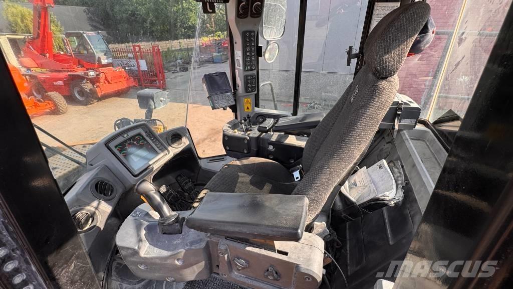CAT 972 K Gumikerekes homlokrakodók