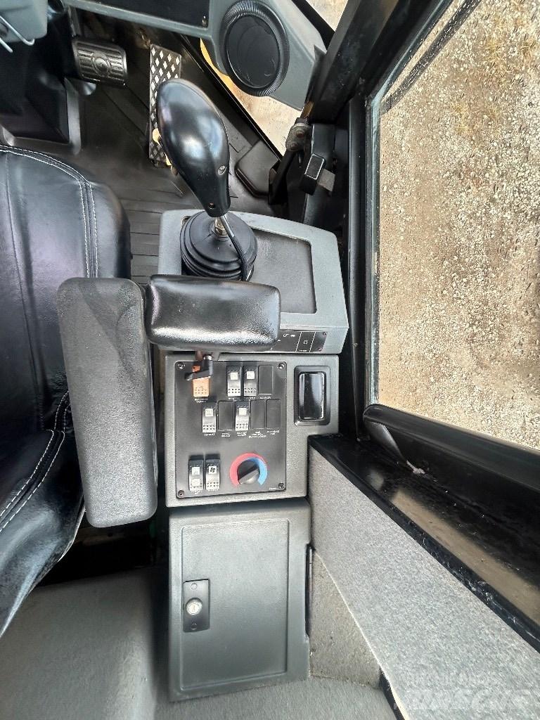 CAT 924 G Gumikerekes homlokrakodók