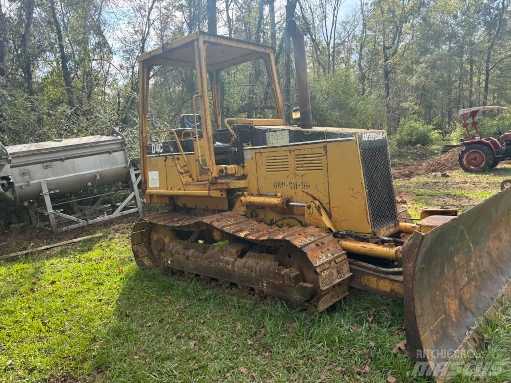 CAT D 4 C lánctalpas dózerek