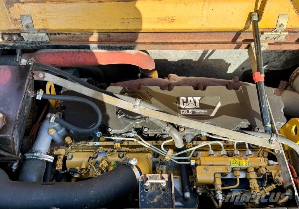CAT M 318 D Gumikerekes kotrók