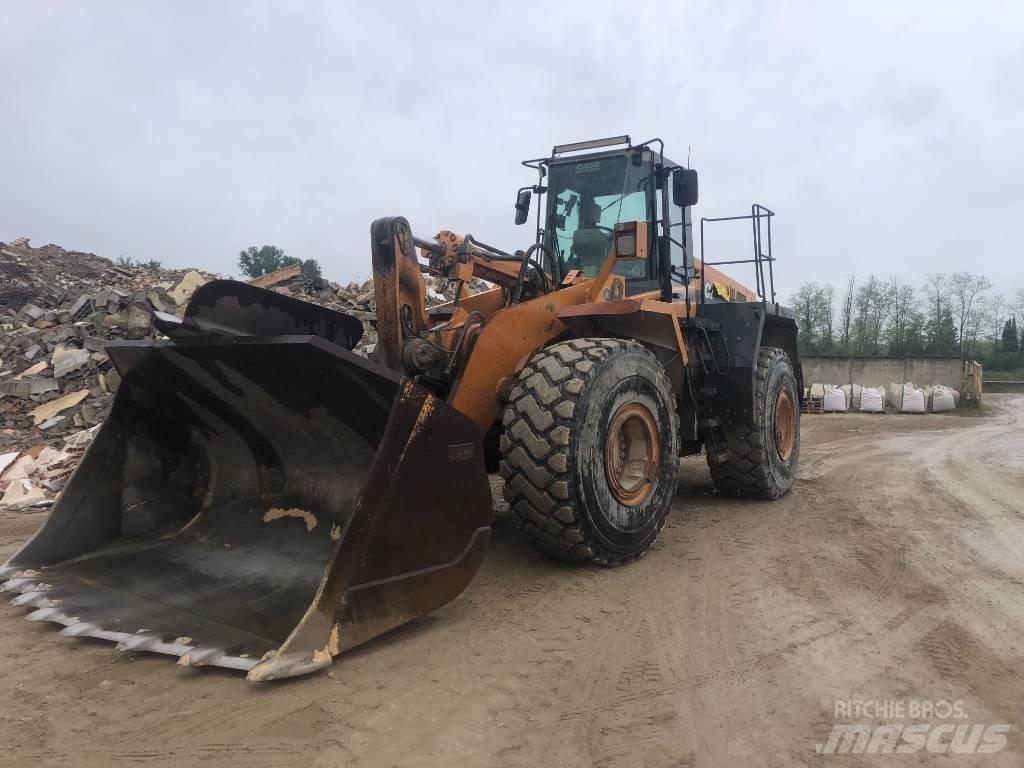 Case 921C/2 Gumikerekes homlokrakodók