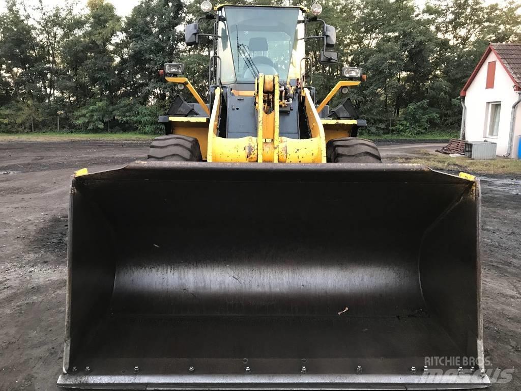 Komatsu WA320-5H Gumikerekes homlokrakodók