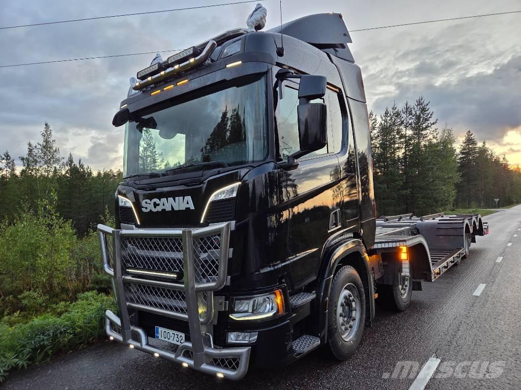 Scania R 450 erdészeti gépszállító teherautók