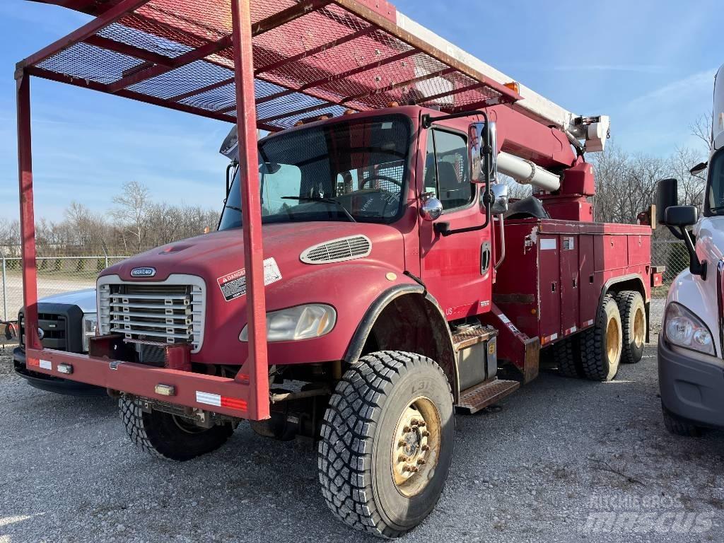 Freightliner M2-106 Teherautóra szerelt emelők és állványok