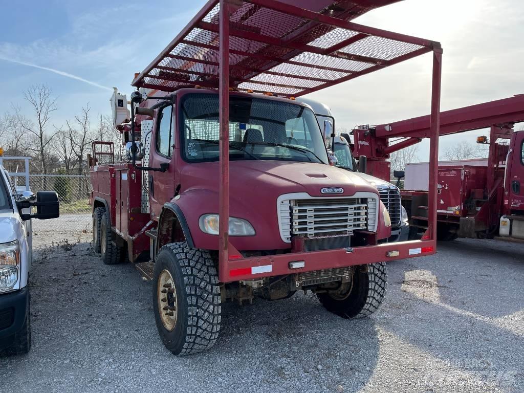 Freightliner M2-106 Teherautóra szerelt emelők és állványok