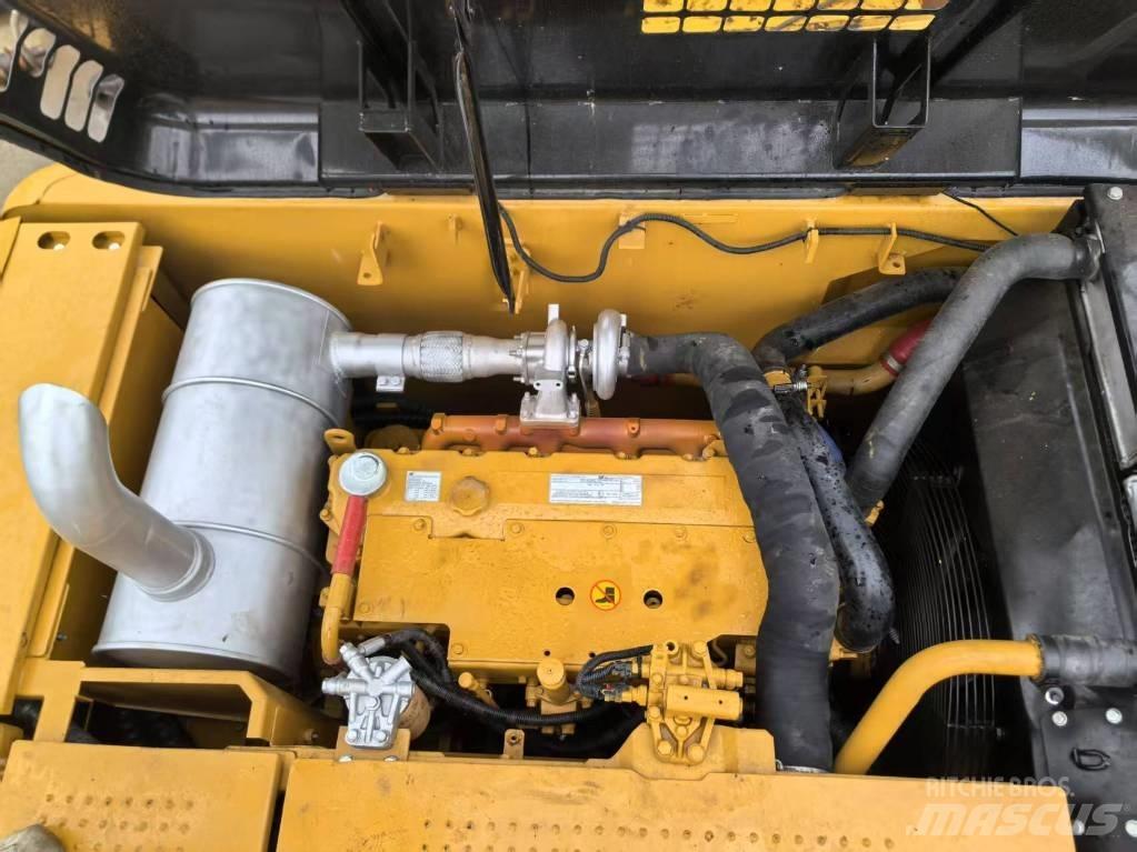 CAT 320D2 Közepes (midi) kotrók 7 t - 12 t