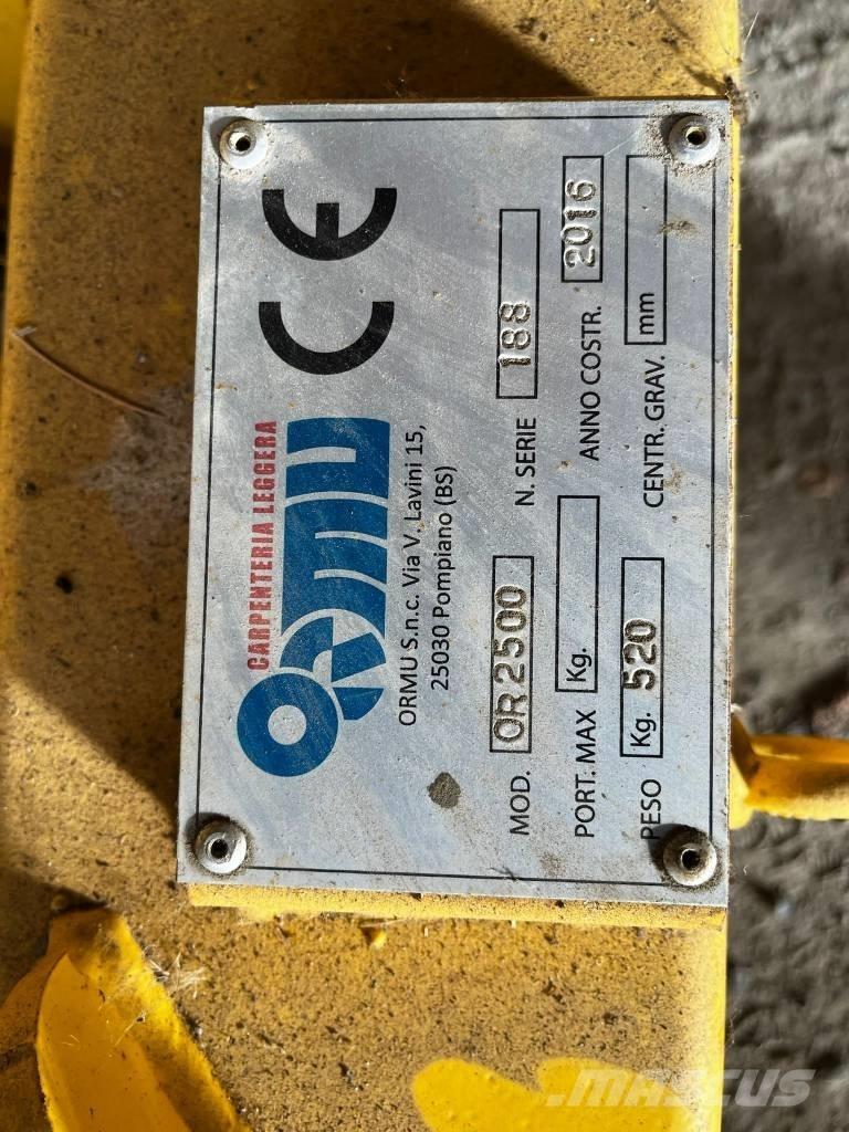  ORMU LAMA NEVE 2500 Hóeltakarítók