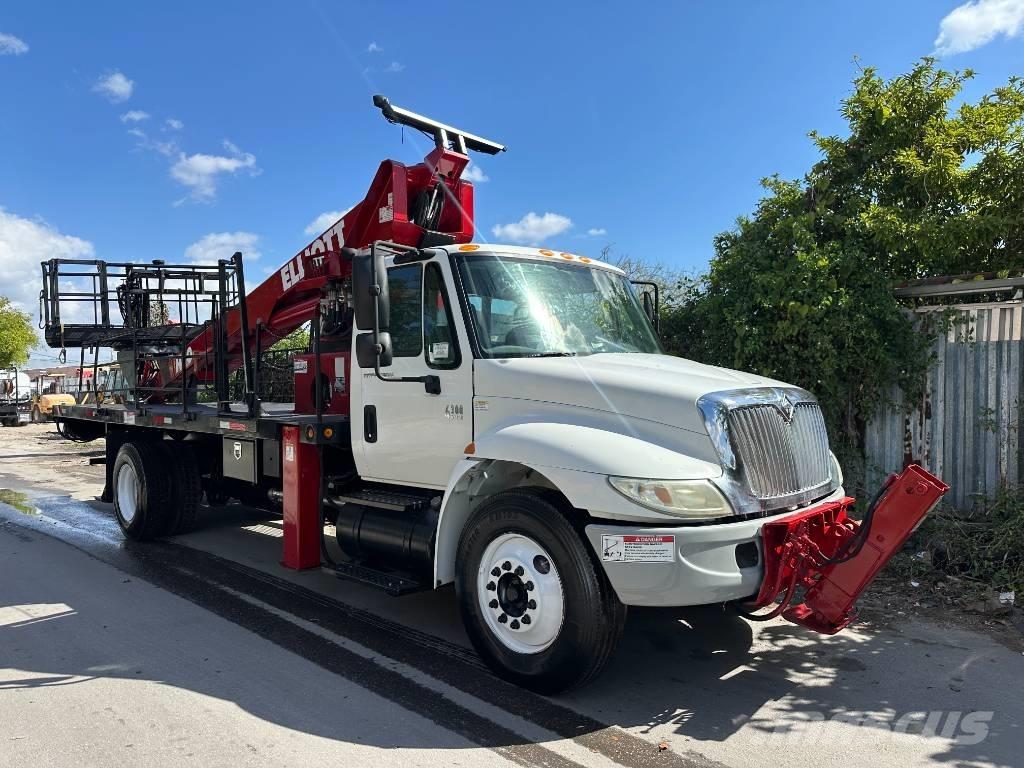 International 4300 Platós / Ponyvás teherautók