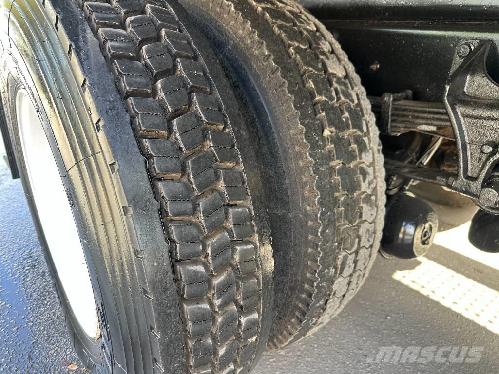 International 4300 Platós / Ponyvás teherautók