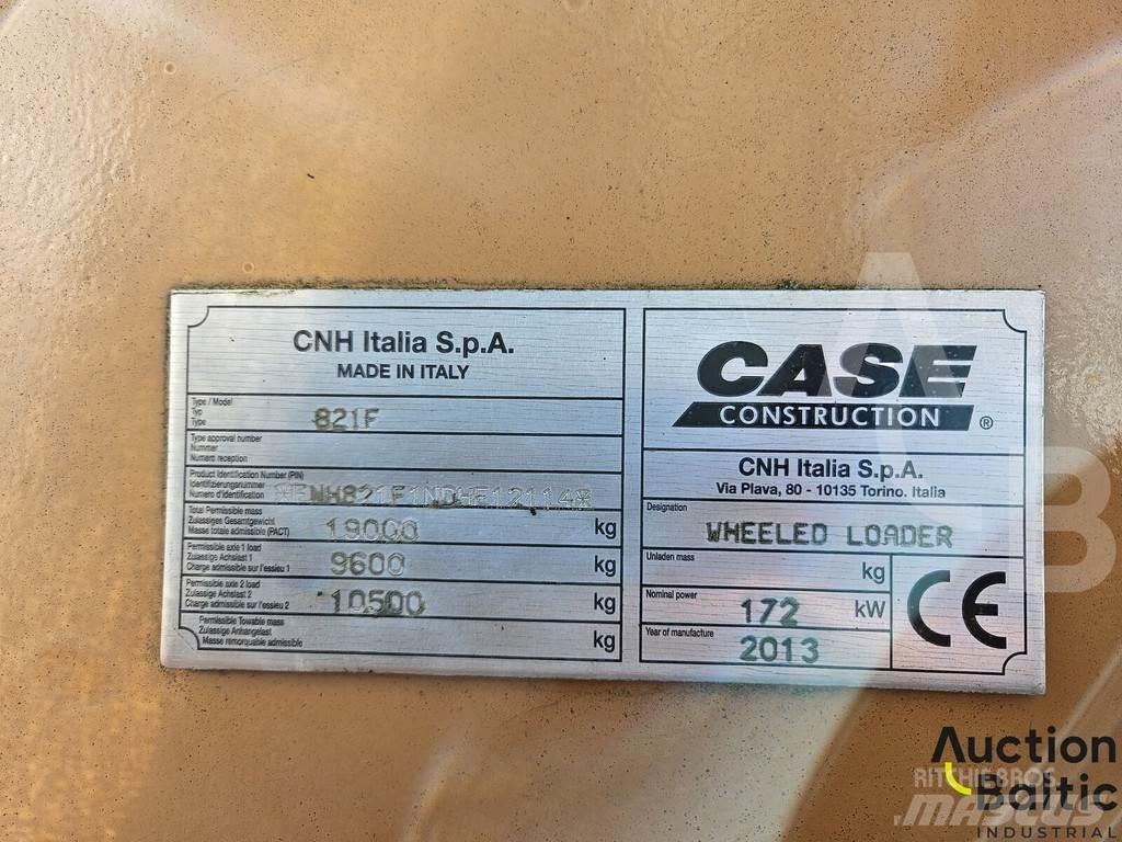 CASE 821 F Gumikerekes homlokrakodók