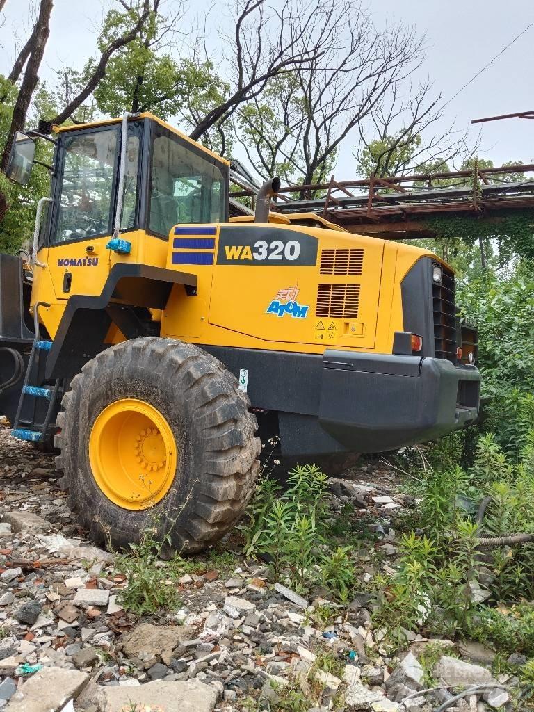 Komatsu WA320-5 Gumikerekes homlokrakodók