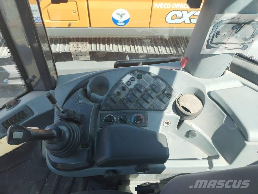 New Holland W 130 Gumikerekes homlokrakodók
