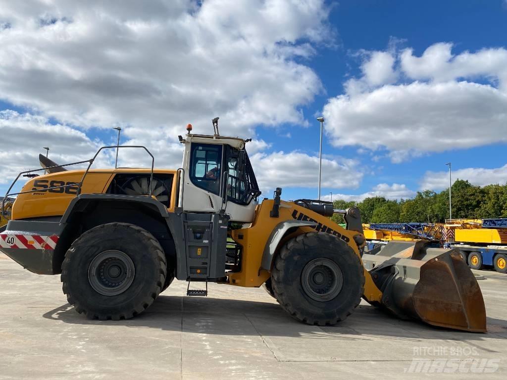 Liebherr L 586 Gumikerekes homlokrakodók