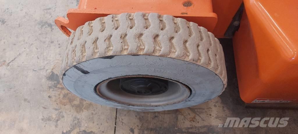 JLG E 400 AJPN Karos emelők