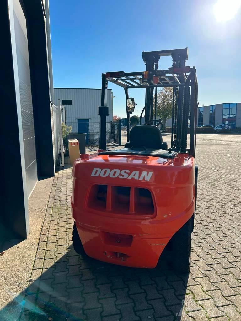 Doosan D50C-5 Dízel targoncák