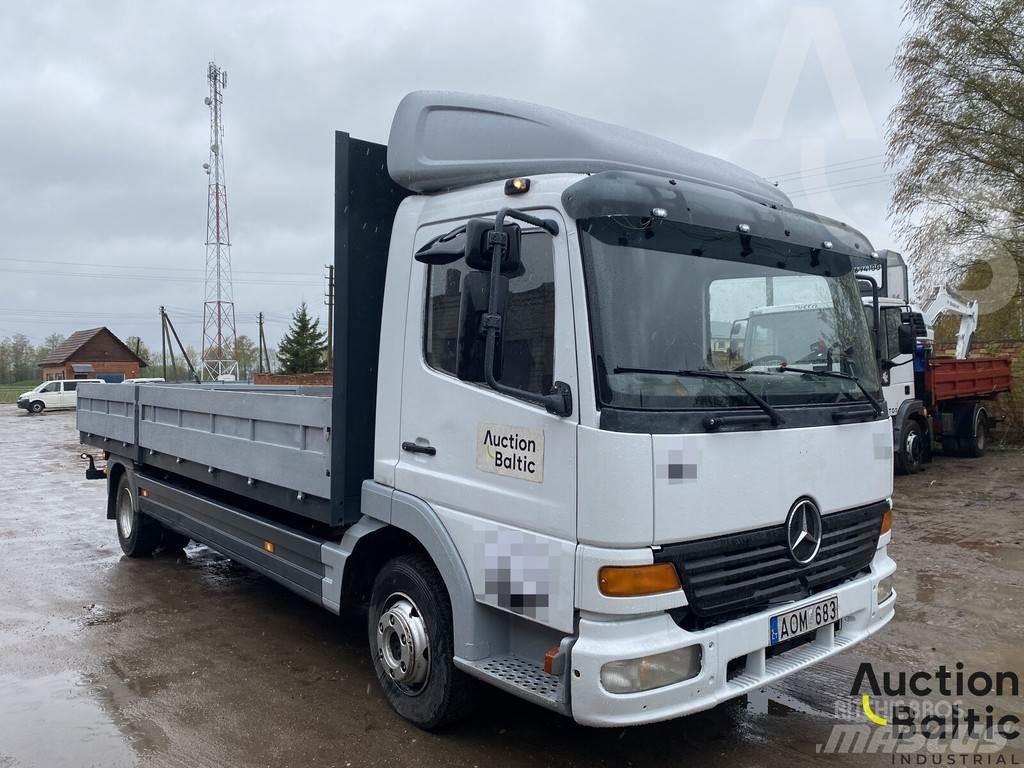 Mercedes-Benz 815 Platós / Ponyvás teherautók