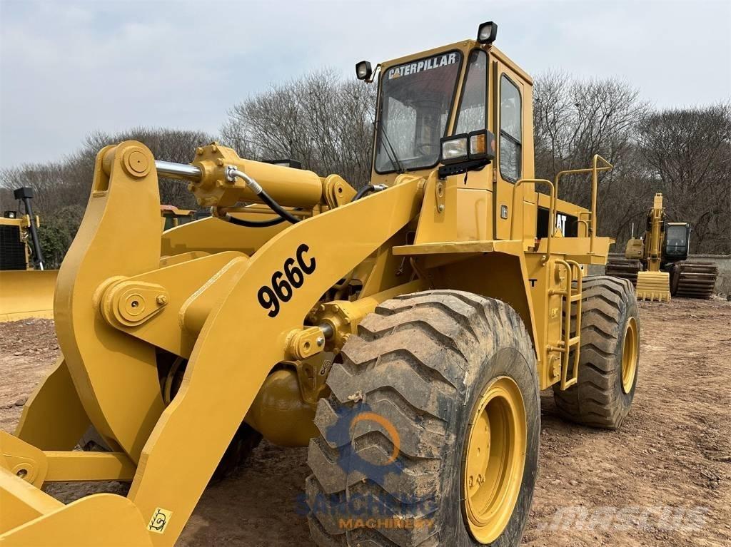CAT 966C Gumikerekes homlokrakodók